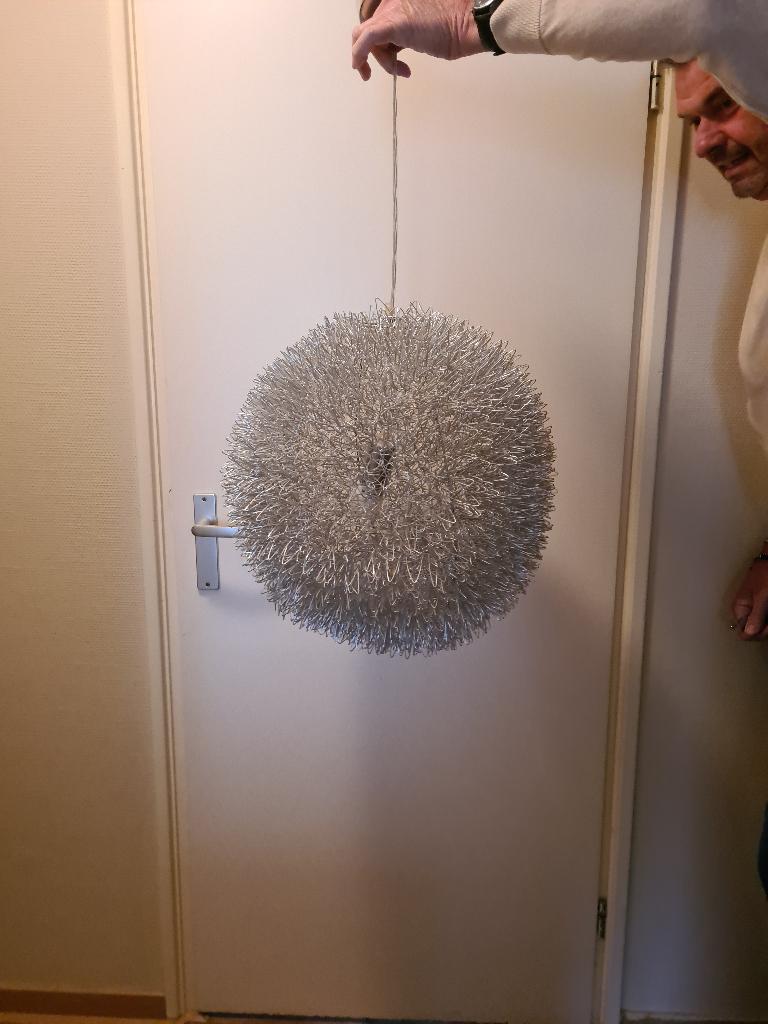 Spikey bol hanglamp en bijpassend hanglamp met 3 bolletjes, Huis en Inrichting, Lampen | Hanglampen, Ophalen, Zo goed als nieuw