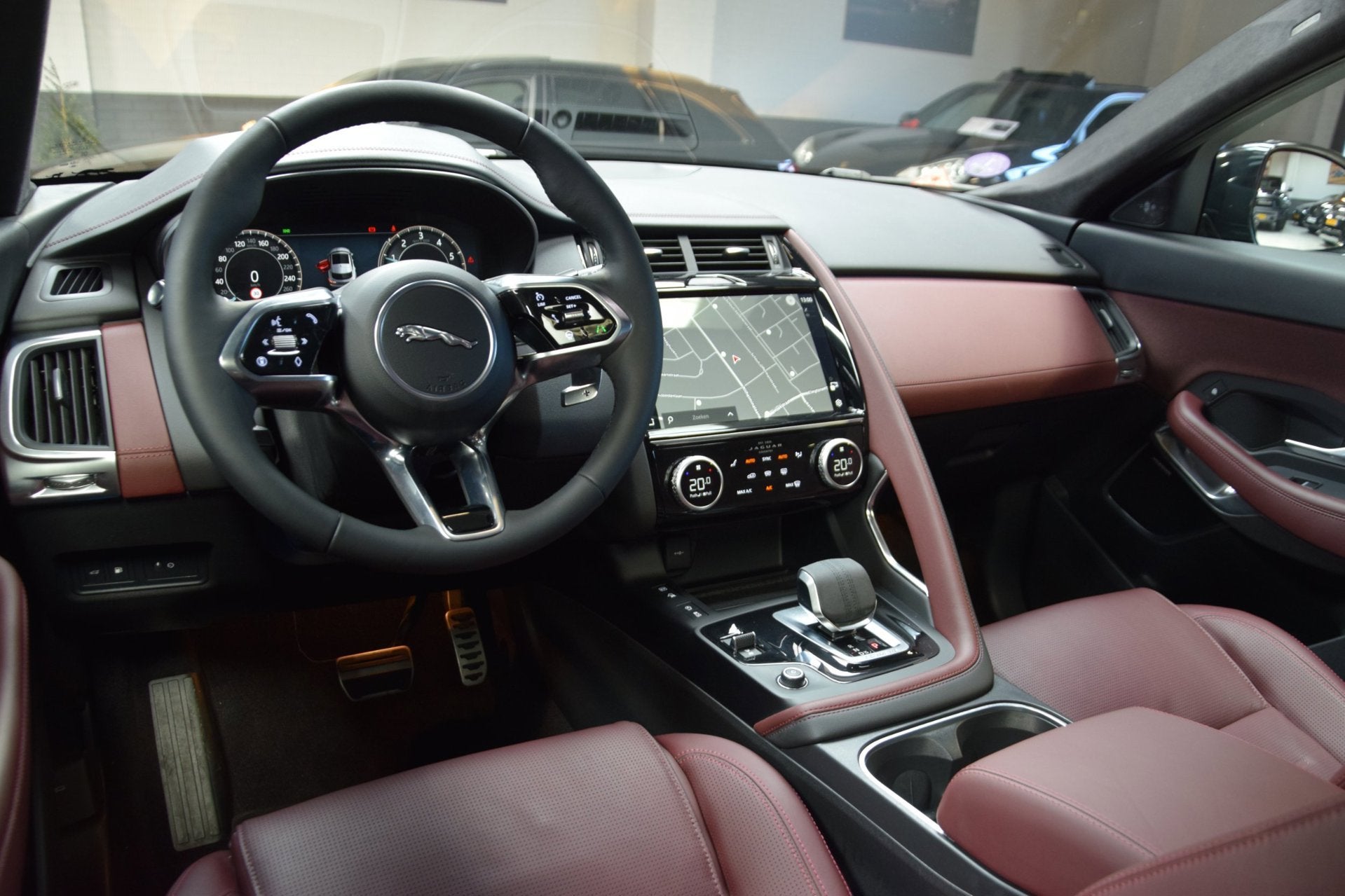 Jaguar E-PACE 1.5 P270e R-Dynamic HSE Navi|Leder|1e Eig|Deal, Dealer onderhouden, Euro 6, 2102 kg, Hybride Elektrisch/Benzine