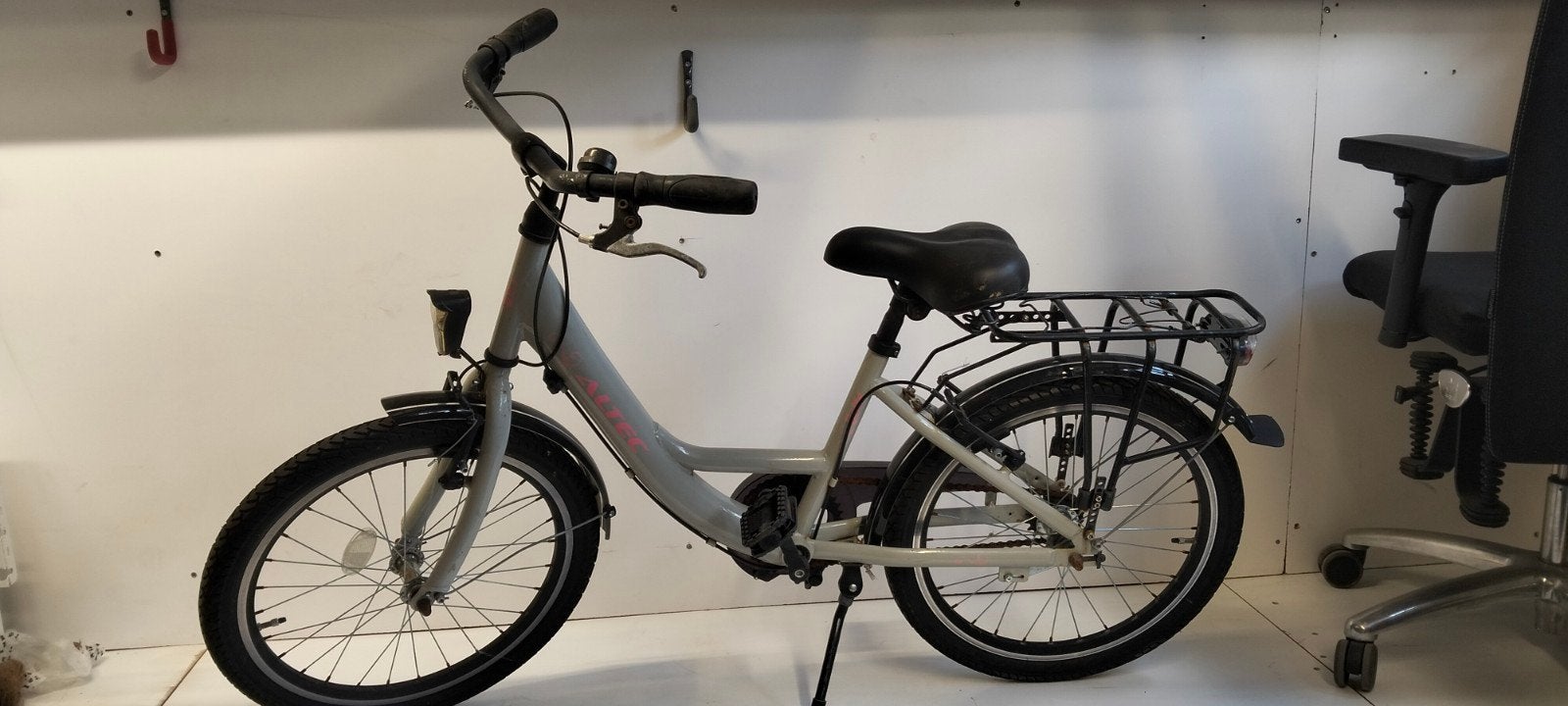 Nette kinderfiets 20 inch - Grijs, Fietsen en Brommers, Fietsen | Kinderfietsjes, Gebruikt, 20 inch of meer, Velgrem, Ophalen