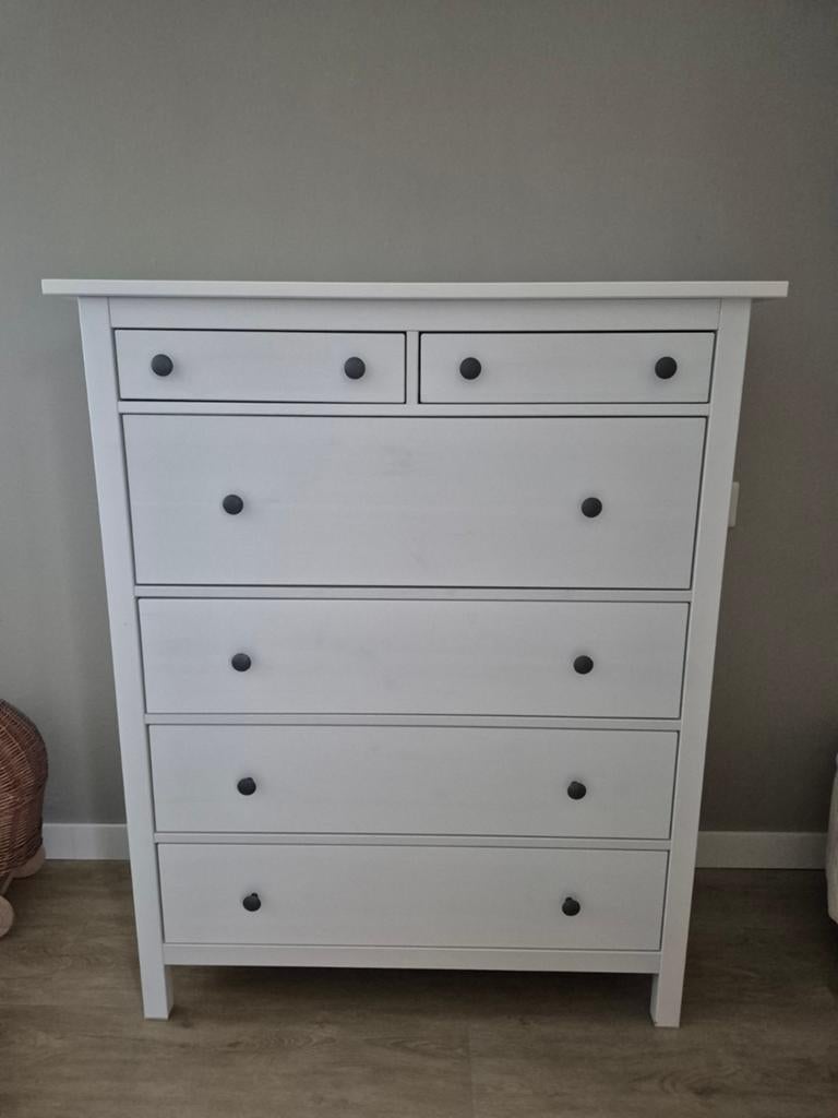 IKEA Hemnes ladekast - Zo goed als nieuw, Huis en Inrichting, Kasten | Ladekasten, 100 tot 150 cm, Zo goed als nieuw, Grenenhout