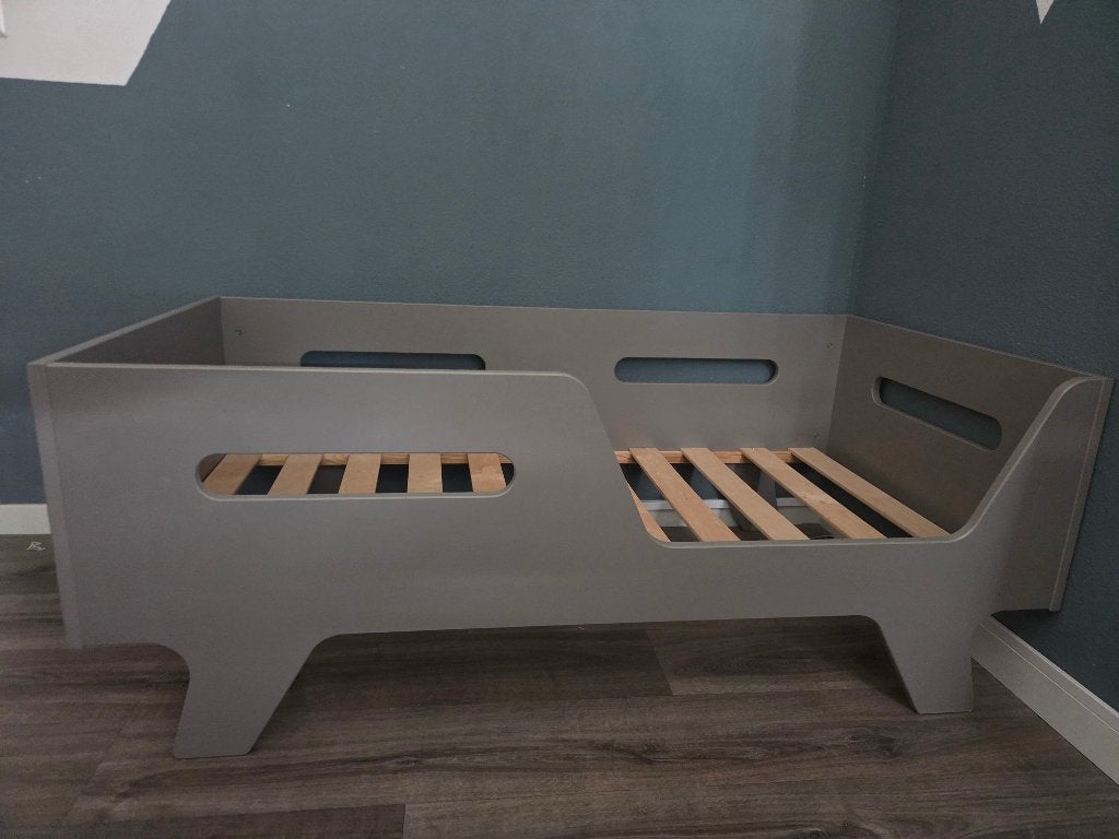 Petit Amelié peuterbed, Kinderen en Baby's, Kinderkamer | Bedden, Gebruikt, 70 tot 85 cm, Minder dan 140 cm, Ophalen