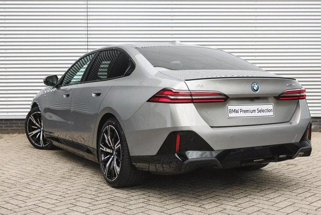 BMW i5 xDrive40 M Sport / Adaptief onderstel professional /, Auto's, BMW, 81 kWh, Zwart, 394 pk, 2610 min