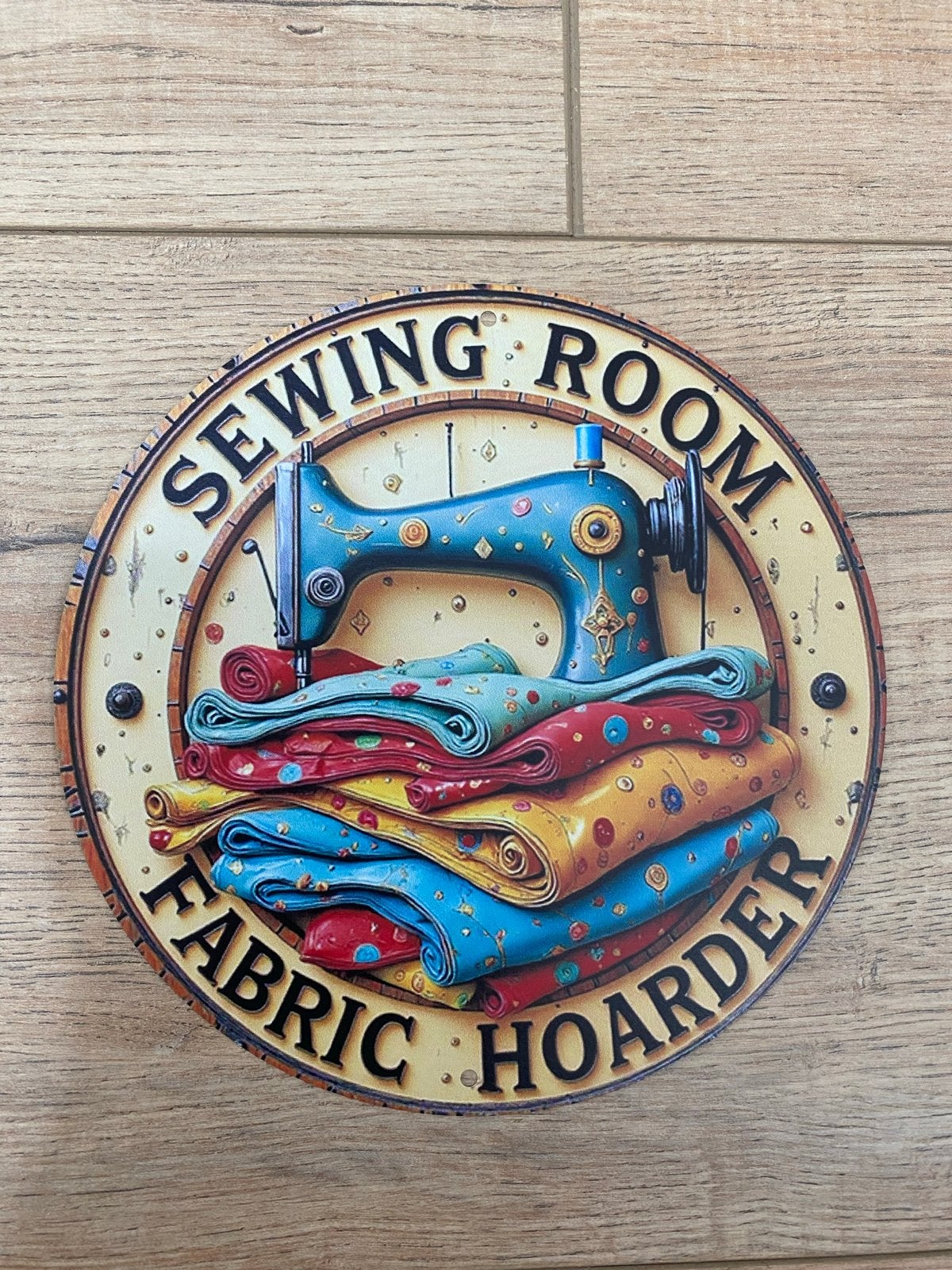 Metalen Decoratief bord 'Sewing Room Fabric Hoarder', Verzenden, Nieuw, Toebehoren, Overige merken