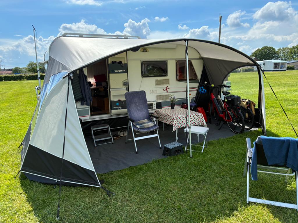 Direct klaar met deze complete caravan met uitrusting, Ophalen, Gebruikt