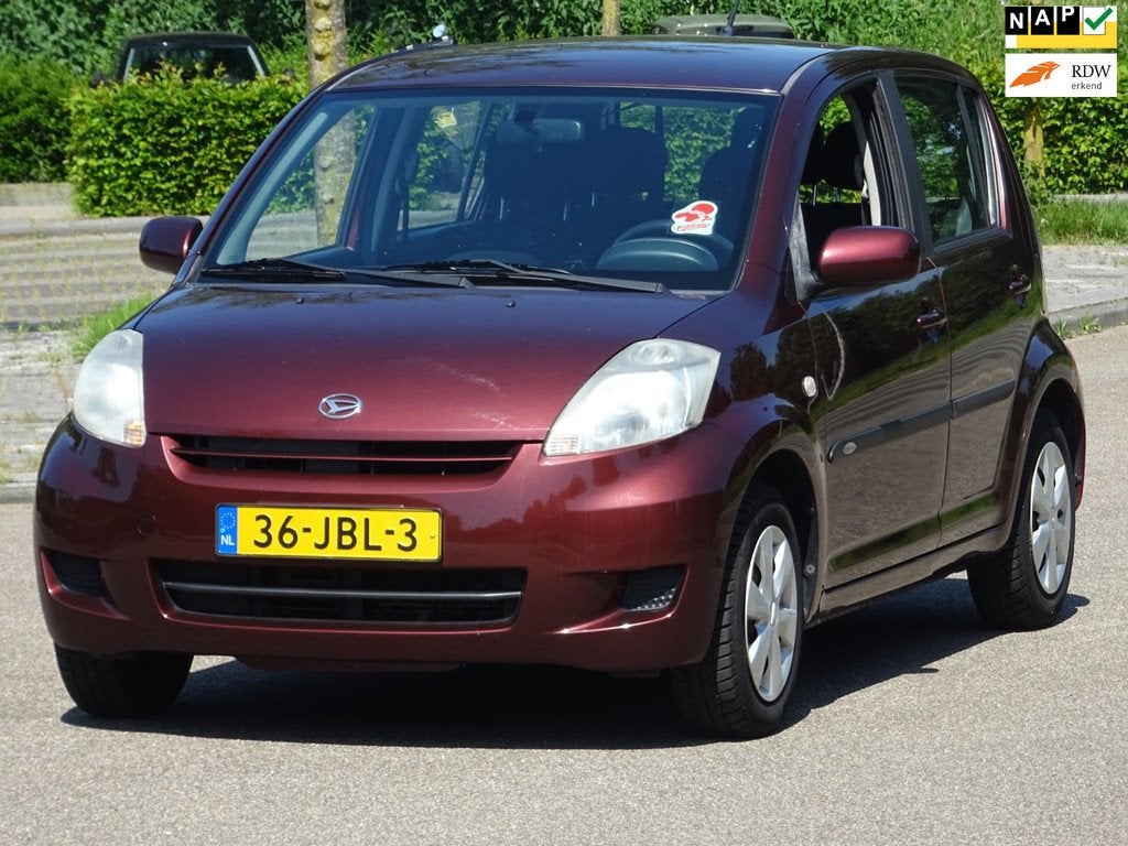 Daihatsu Sirion 2 1.3-16V Sport BJ2009 NAP/AIRCO/APK 04-2027, Auto's, Daihatsu, Voorwielaandrijving, Elektrische ramen, Gebruikt