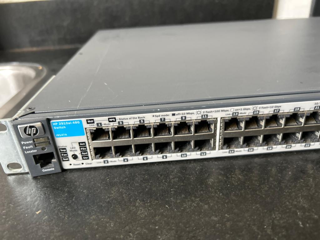 HP 2910al-48G Switch J9147A - Gebruikt, Computers en Software, Netwerk switches, Gebruikt, Ophalen of Verzenden
