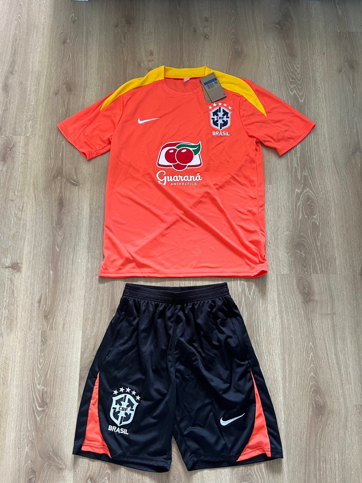 Brazilië trainingsset oranje Maat M, Maat 48/50 (M), Nieuw, Oranje, Ophalen of Verzenden