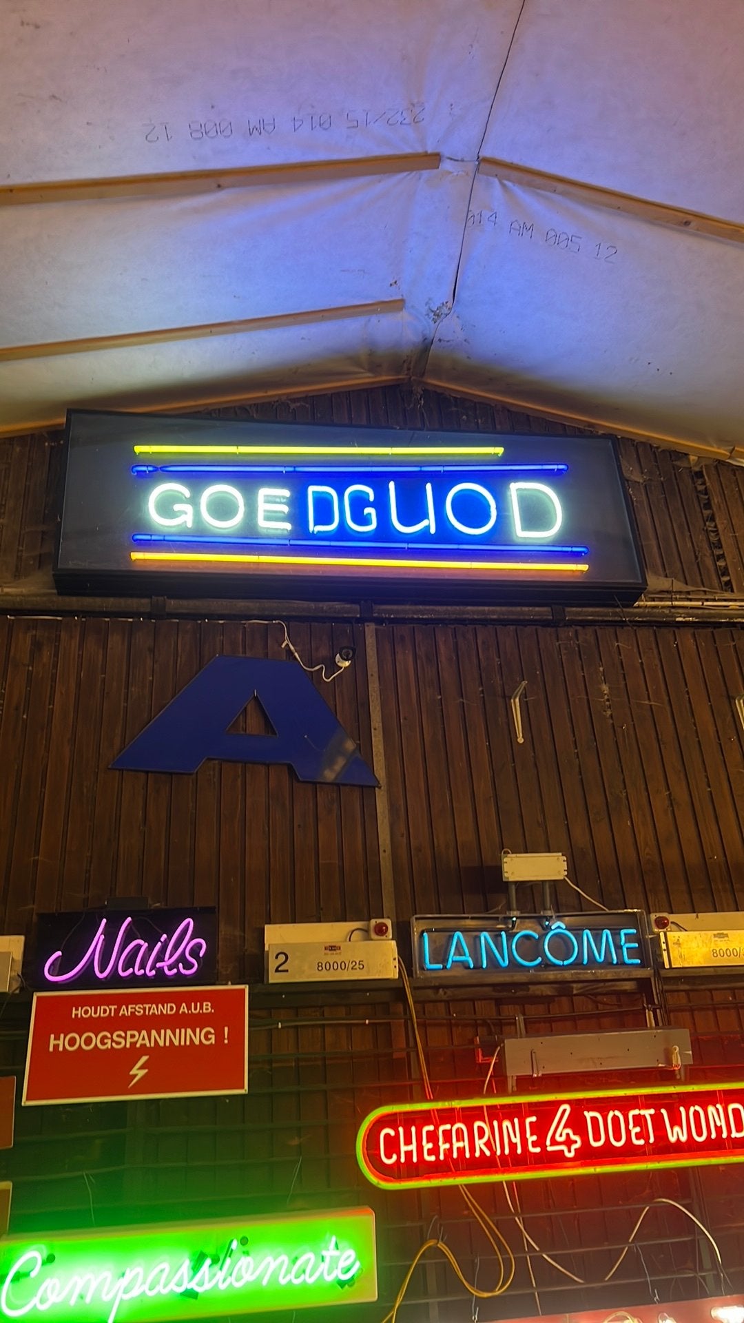 Neon letters, Ophalen, Gebruikt