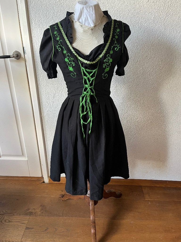 Zwarte Dirndl met zwarte dirndl blouse maat 38 nr. 28, Maat 38/40 (M), Ophalen of Verzenden, Overige thema's, Kleding
