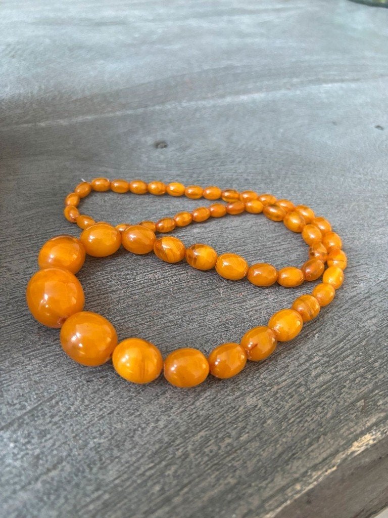 Bernsteinketting butterscotch kleur olijfvormige hangers, Ophalen of Verzenden, Zo goed als nieuw, Overige materialen