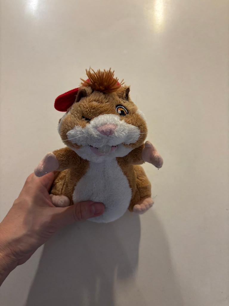 Schattig ah albert heijn hamster knuffel met kuif en tas!, Gebruikt, Overige typen, Ophalen of Verzenden, Meerkleurig