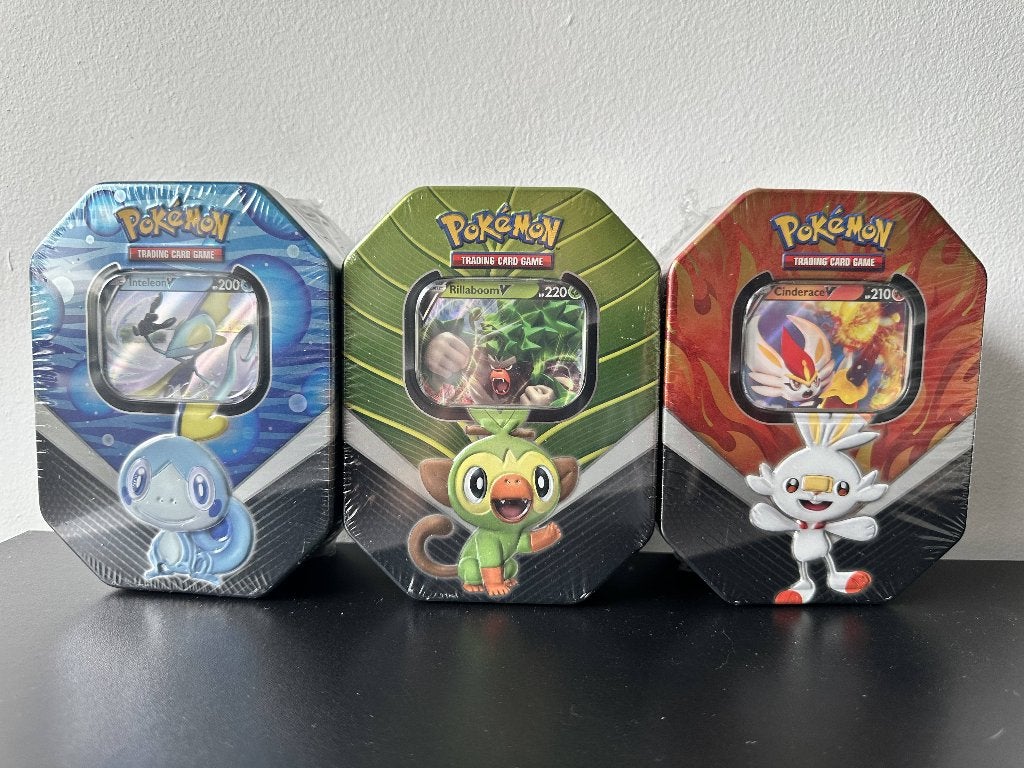 Galar v partner tins sealed (lichte schade), Ophalen of Verzenden, Nieuw, Boosterbox