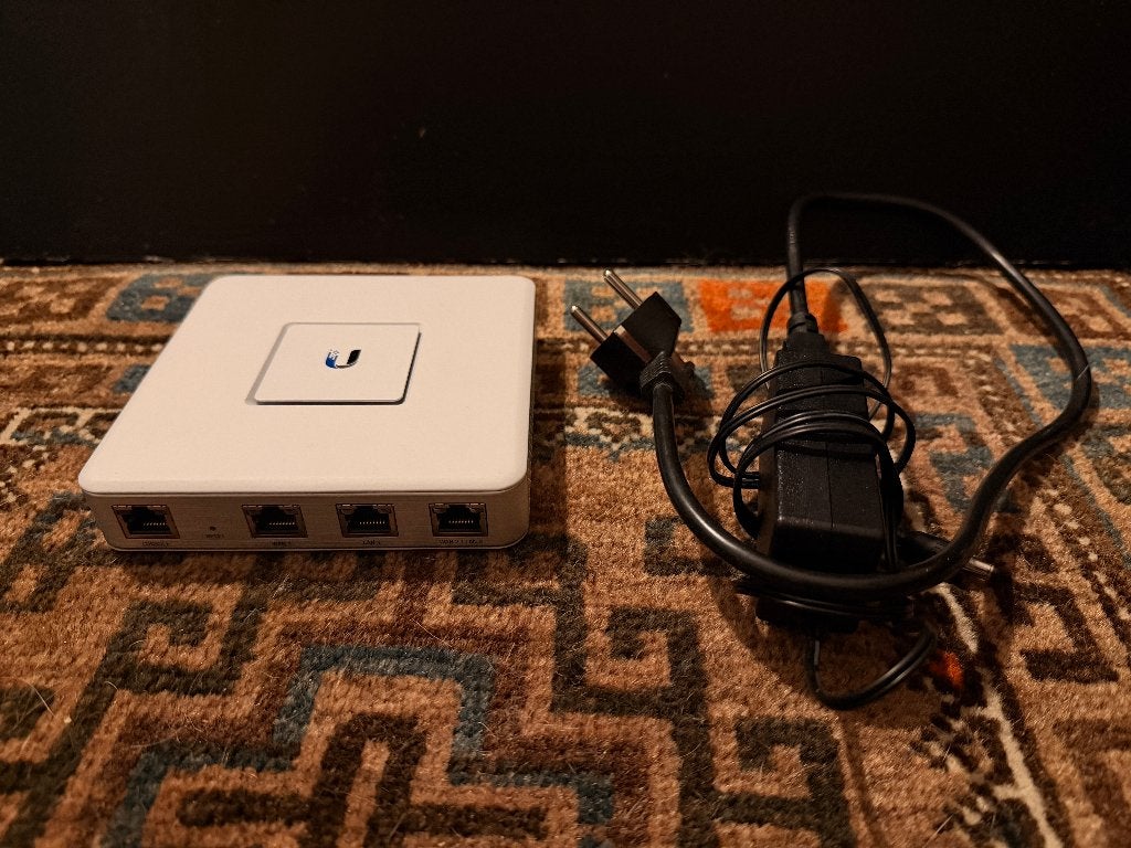 Ubiquiti UniFi Security Gateway (USG) – Goede staat, Ophalen of Verzenden, Zo goed als nieuw, Router, Ubiquiti