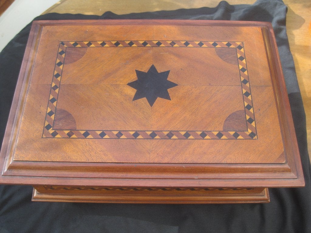 Antieke houten doos met inlegwerk en sleutel, Antiek en Kunst, Ophalen of Verzenden