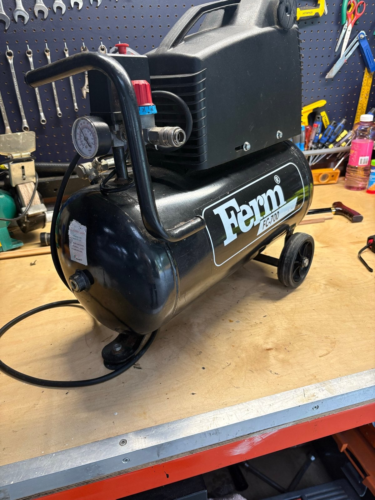 Ferm FC-700 Compressor - Compact en Krachtig, Doe-het-zelf en Verbouw, Compressors, Ophalen, Gebruikt, 6 tot 10 bar, Minder dan 200 liter/min