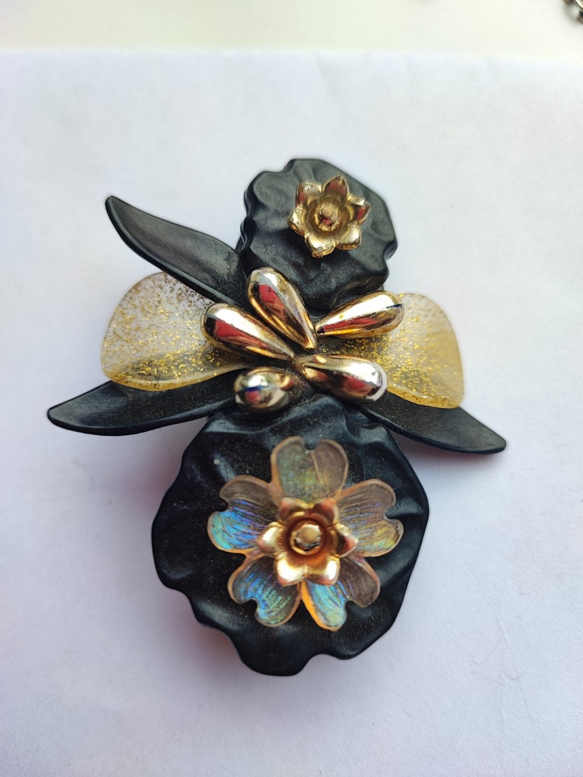 Oude bloemen broche acryl of lucite 7 cm, Overige materialen, 4 tot 7 cm, Zwart, Ophalen of Verzenden