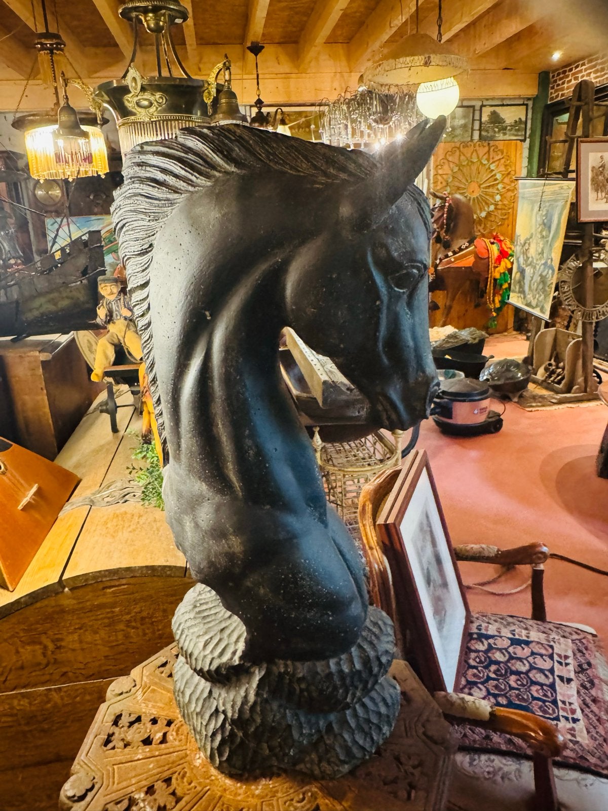 Stenen Paardenhoofd - Uniek Decoratief Beeld, Ophalen of Verzenden, Zwart, Steen of Keramiek, Beeld