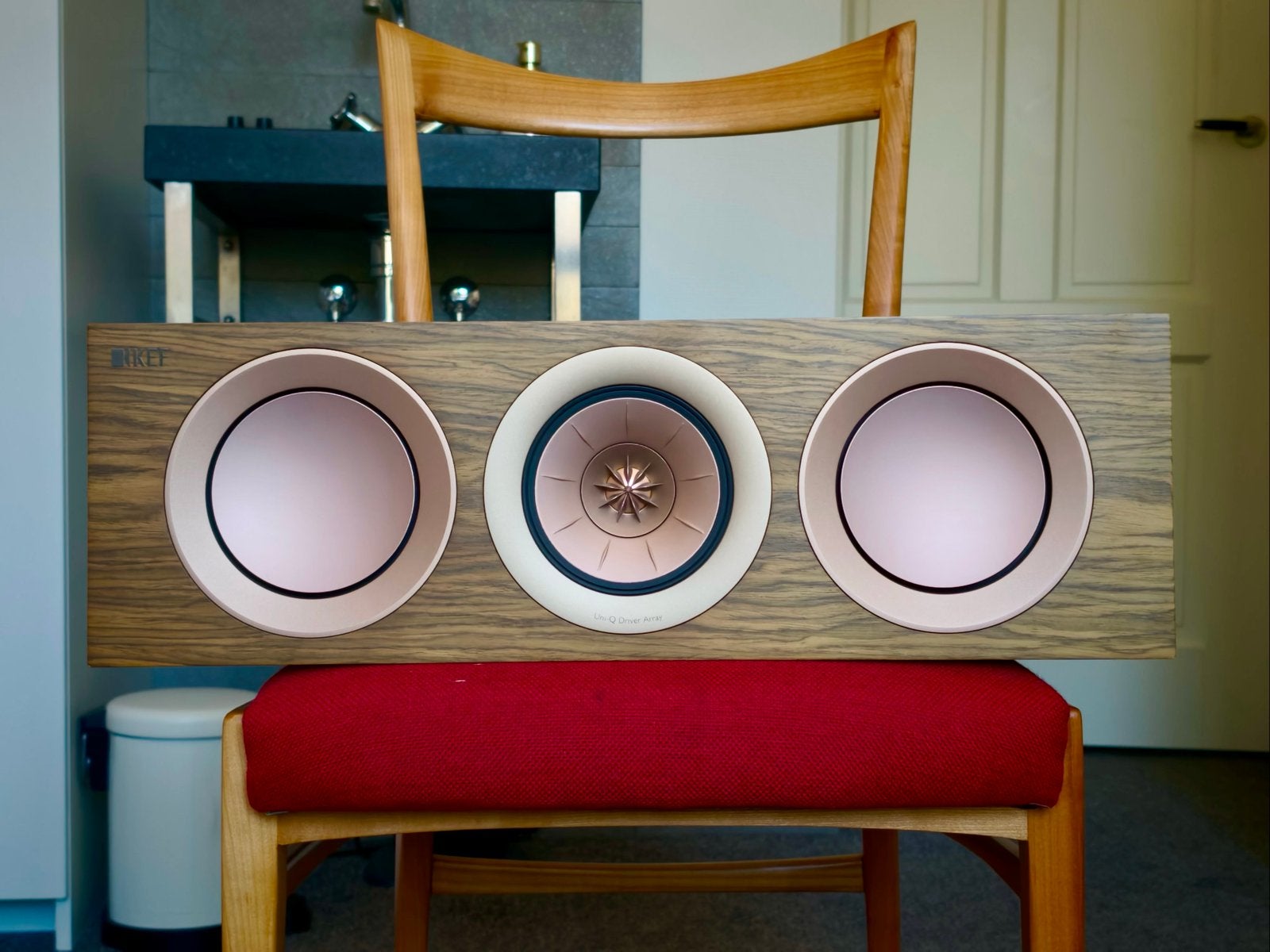 KEF R2c Center Speaker - ZGAN!