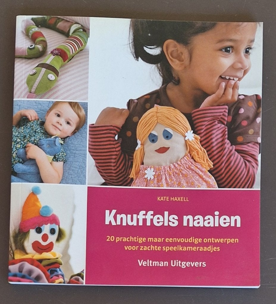 BOEK: Knuffels naaien - Kate Haxell, Ophalen of Verzenden, Zo goed als nieuw