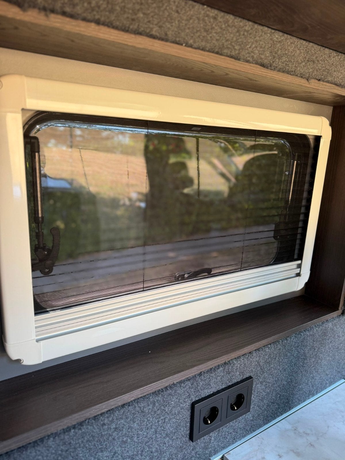 Foto 17 van Zeer nette Buscamper met nieuwe inrichting, luifel en airco