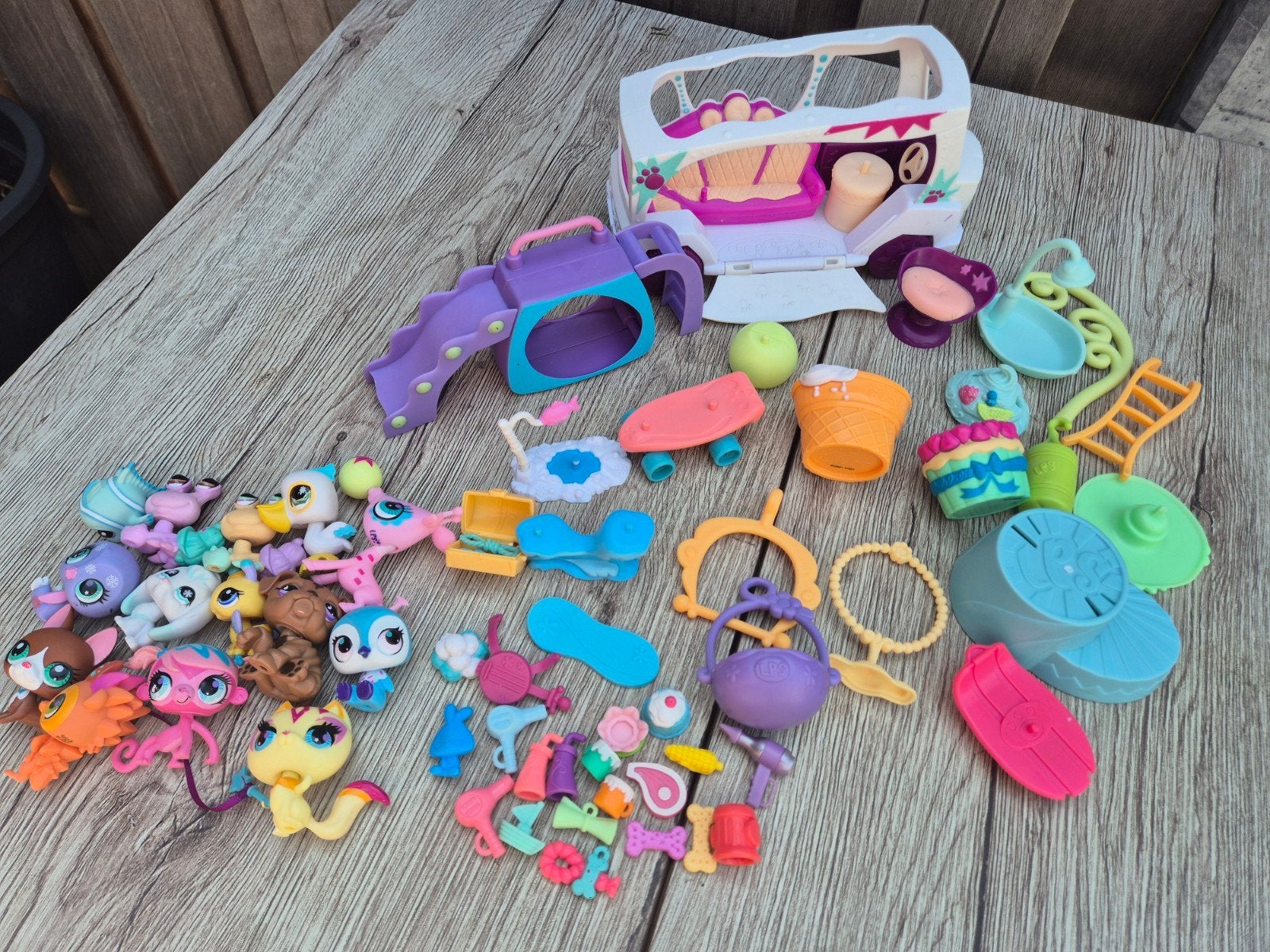 Littlest Pet Shop: Camper, 14 Figuren & Accessoires, Ophalen of Verzenden, Gebruikt, Meisje
