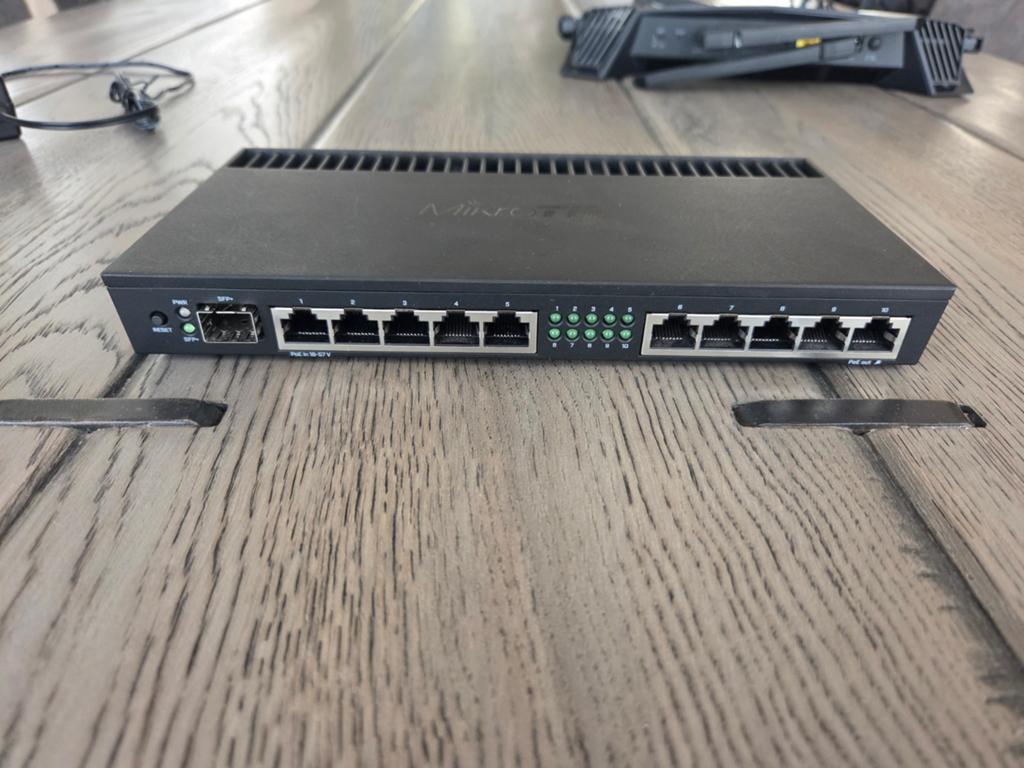 MikroTik RB4011iGS+RM Router/Switch, Ophalen of Verzenden