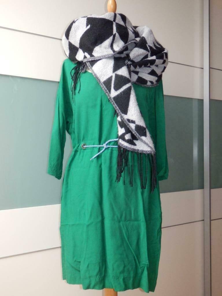 Groen jurkje ZARA Basic | Maat M, Maat 38/40 (M), Ophalen of Verzenden, Zo goed als nieuw, Knielengte