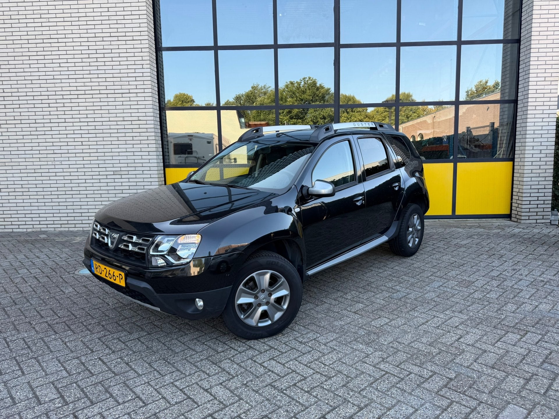 Dacia Duster 1.2 TCe 4x2 Prestige, Leer, Airco, Camera, Auto's, Voorwielaandrijving, 125 pk, Gebruikt, 4 cilinders