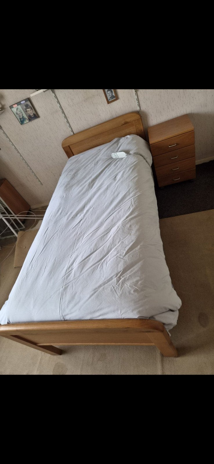2x Eenpersoonsbed met elektrische lattenbodem, Ophalen, 90 cm, Eenpersoons, Bruin