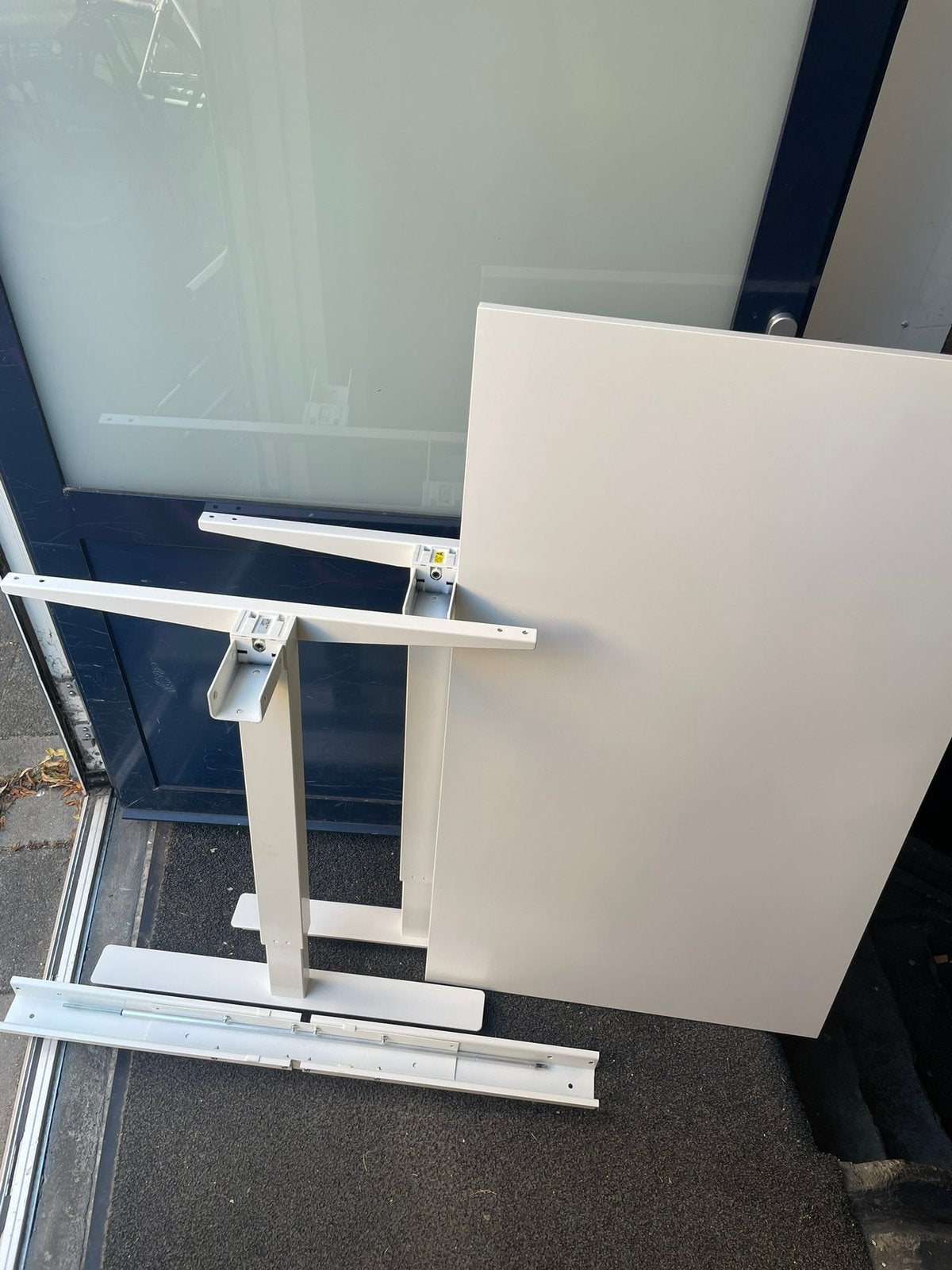In hoogste verspelbaar ikea bureau, Ophalen, Zo goed als nieuw