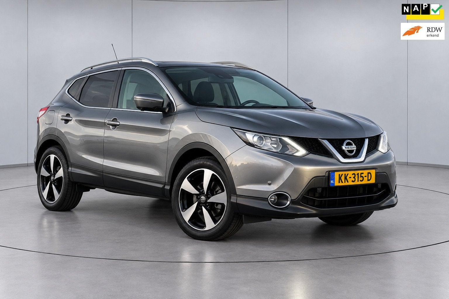 Nissan Qashqai 1.2 N-Connecta/NAVI/CAMERA/NW APK, Voorwielaandrijving, Dealer onderhouden, Gebruikt, 4 cilinders