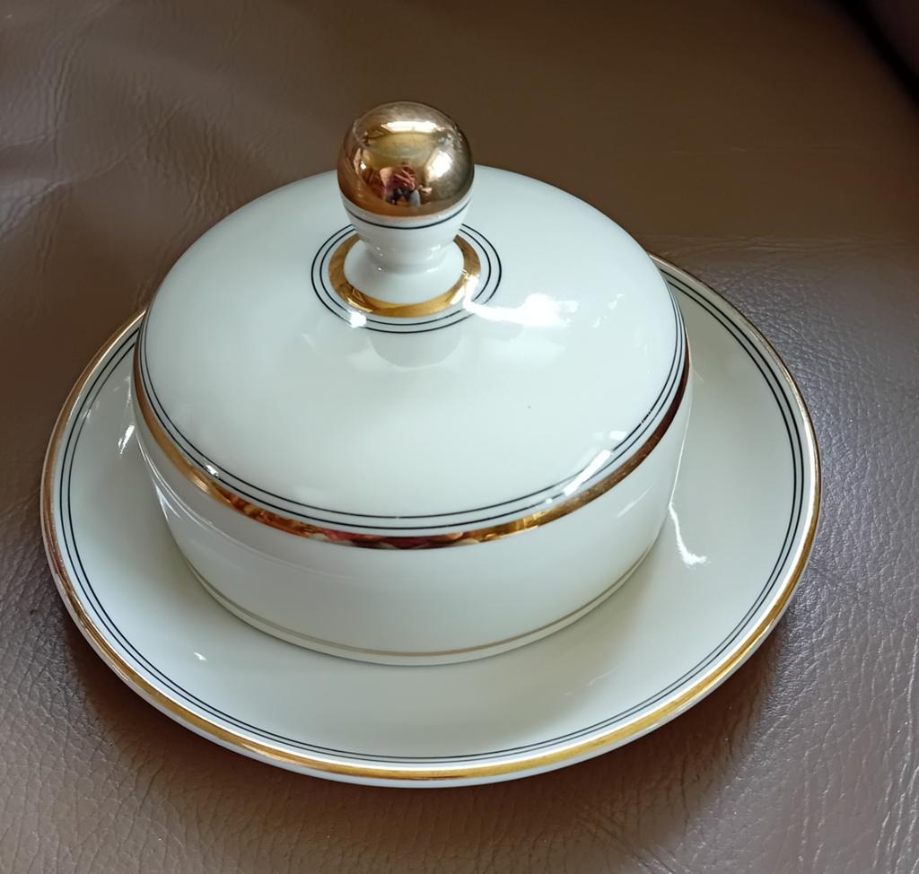 Vintage roomkleurige botervloot met gouden randje en knop, Antiek en Kunst, Antiek | Porselein, Ophalen of Verzenden