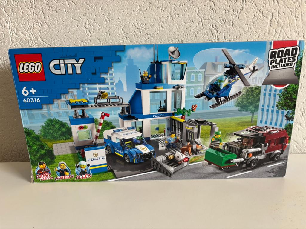 LEGO city politiebureau 60316, Ophalen of Verzenden, Zo goed als nieuw