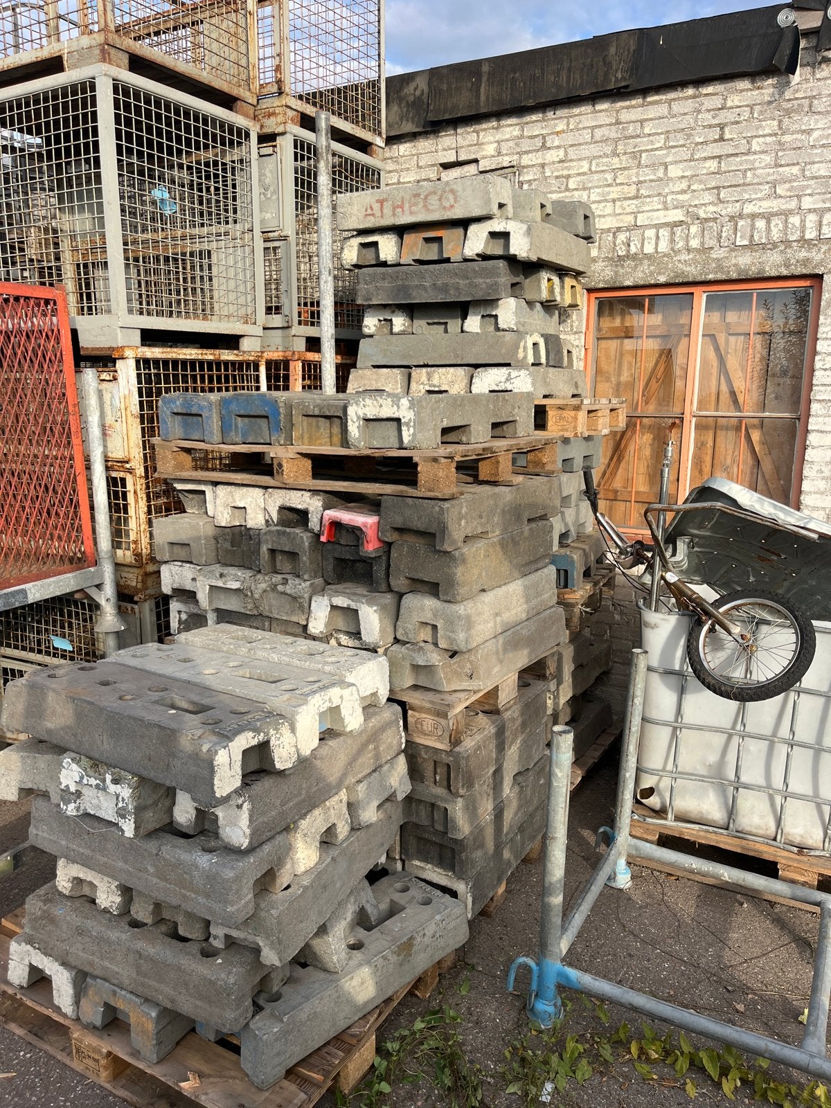 Bouw hekblok voeten - 25 kg - Afhalen/Bezorgen, Doe-het-zelf en Verbouw, Ophalen of Verzenden, RV werkt, Rvwerkt@gmail.com, Bennebroekerdijk 98 C