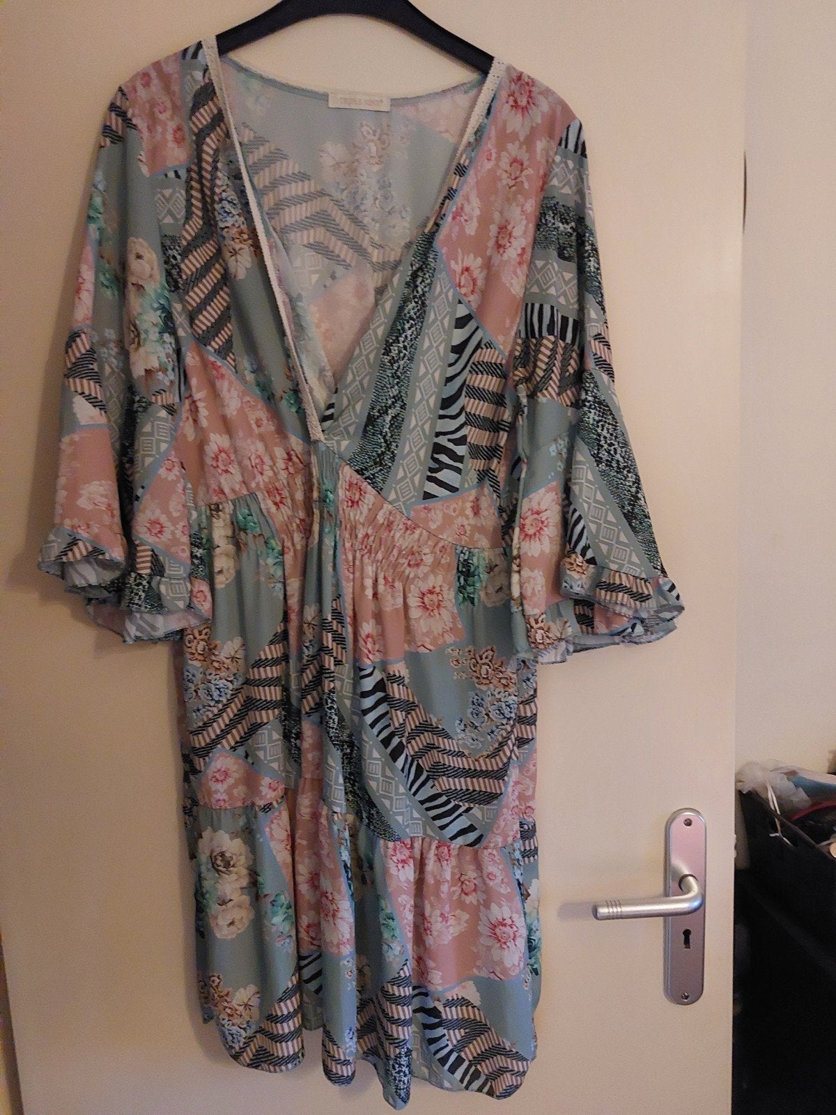 Triple Nine Jurk met Bloemenprint en Patchwork, Triple Nine, Blauw, Maat 42/44 (L), Ophalen of Verzenden