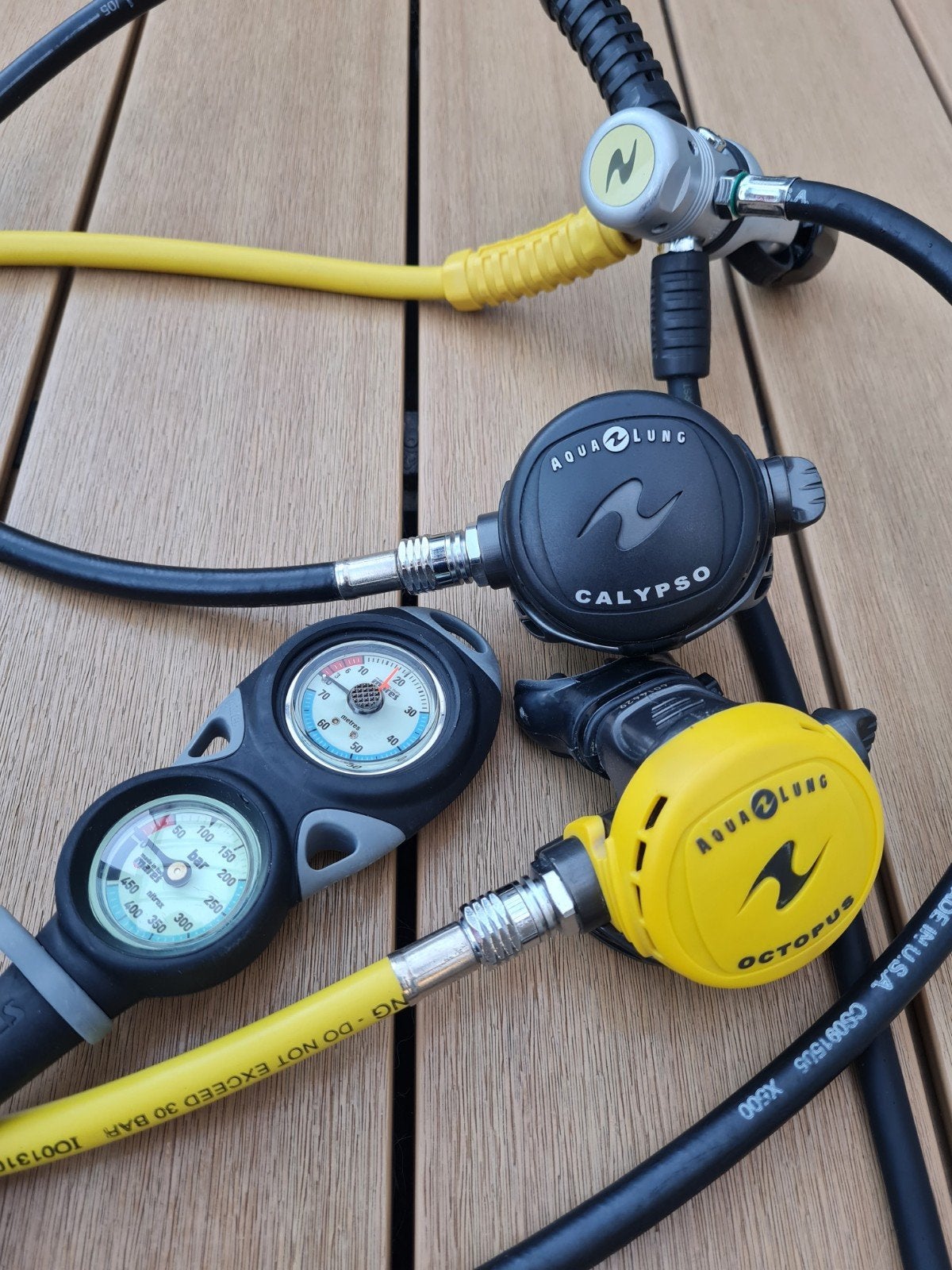 Aqualung regulator set met manometer en dieptemeter, Watersport en Boten, Duiken, Ophalen of Verzenden, Gebruikt, Overige typen