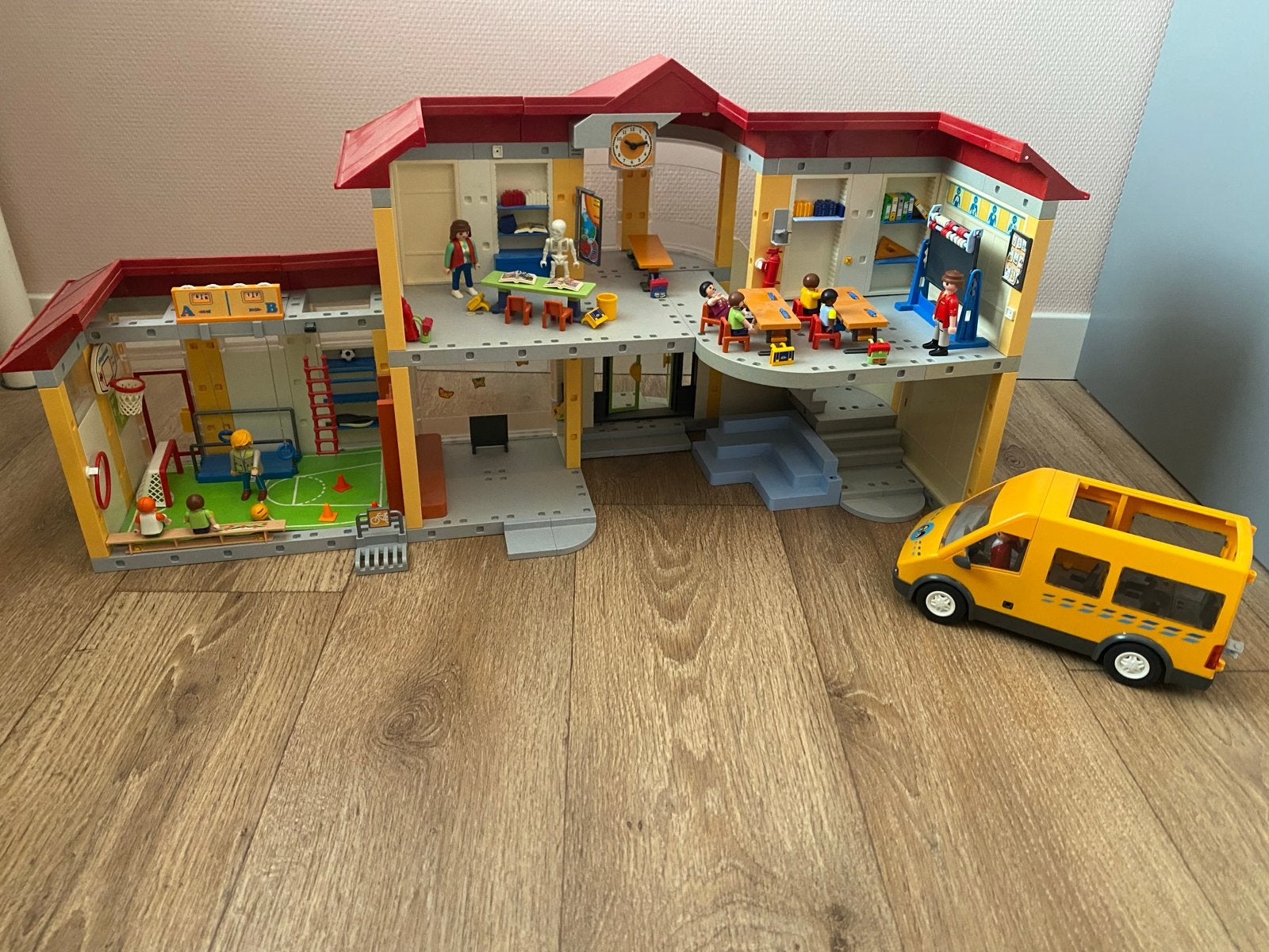 Playmobil School met gymzaal en schoolbus, Ophalen, Gebruikt, Complete set, Gebouw