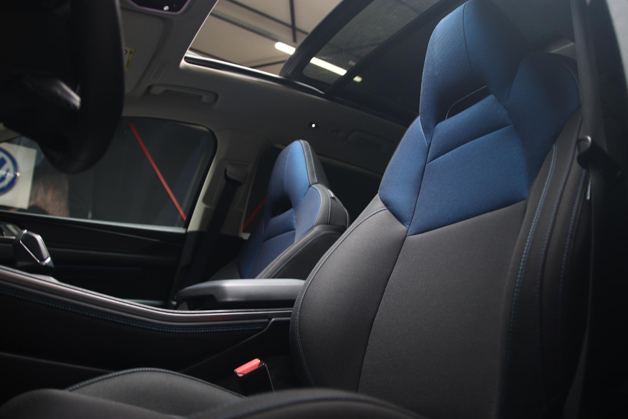 Lynk & Co 01 BLACK PACK BTW-PANO-TREKHAAK-360, Auto's, Stof, Euro 6, Bedrijf, 1854 kg