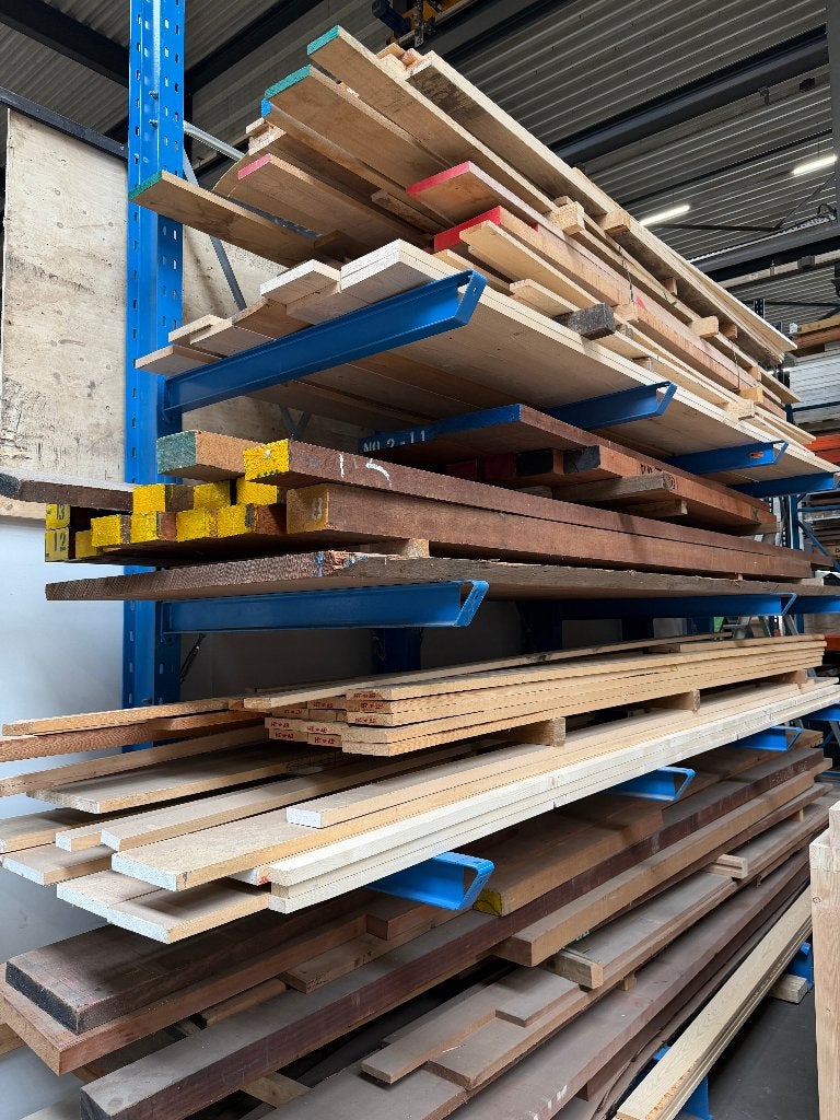 Nieuw en circulair hout te koop! Geopend tijdens bouwvak!, Ophalen, 25 tot 50 mm, Zo goed als nieuw, 250 tot 300 cm