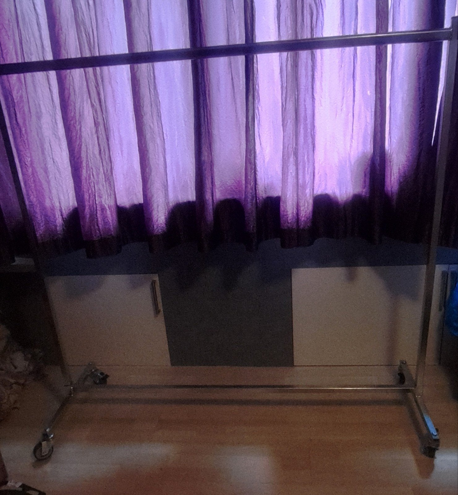 Kledingrek op wielen - Verrijdbaar 150 x 149 cm hoog, Ophalen, Met wielen, Gebruikt