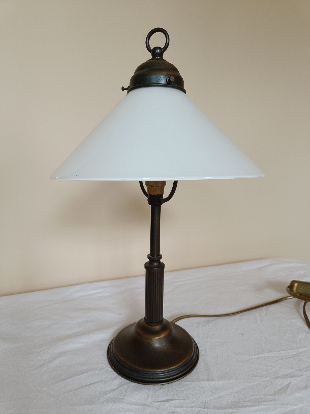 Vintage Tafellamp met Melkglazen Kap - 42 cm Hoog - €30, Huis en Inrichting, Lampen | Tafellampen, Art deco, 42 cm, E14 (klein)