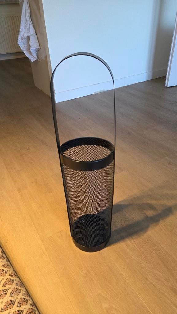 Zwarte metalen paraplubak - 65 cm hoog, Huis en Inrichting, Woonaccessoires | Overige, Ophalen, Gebruikt, Zwart, Metaal