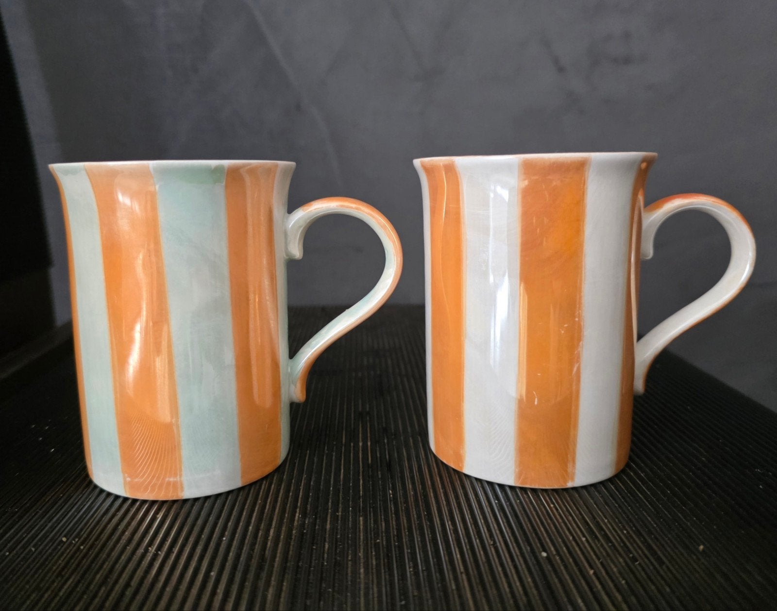 Vintage: 2 handgestreepte ruime Regal Spencer mokken in zgst, Ophalen of Verzenden, Porselein, Overige stijlen, Kop(pen) en/of Schotel(s)