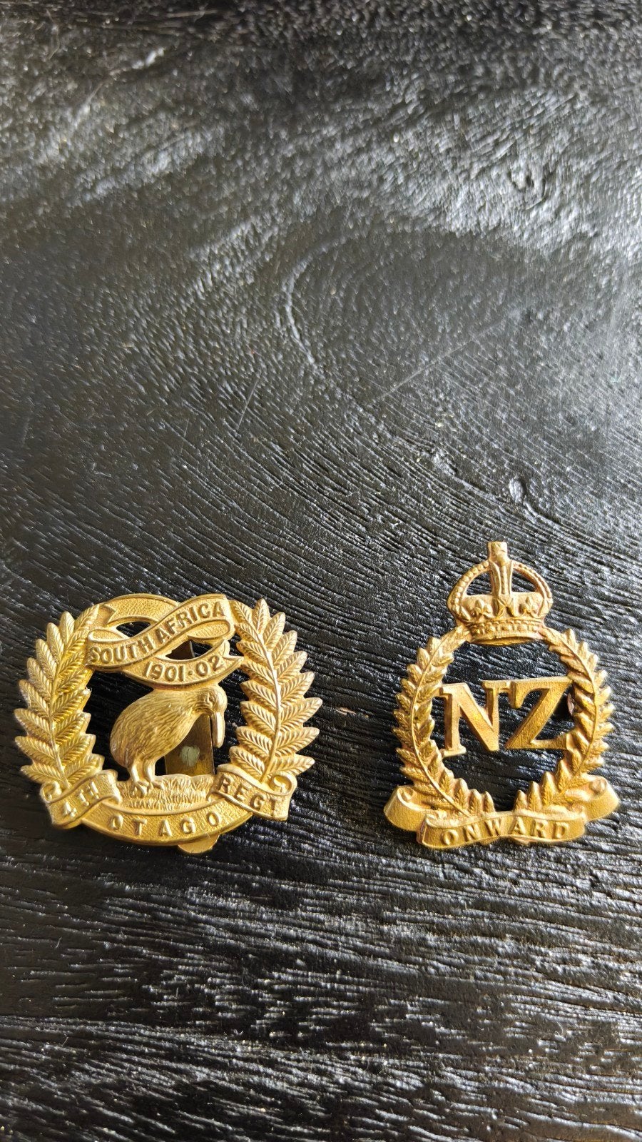 Originele WW1 New Zealand capbadges., Ophalen of Verzenden, Landmacht, Engeland, Embleem of Badge