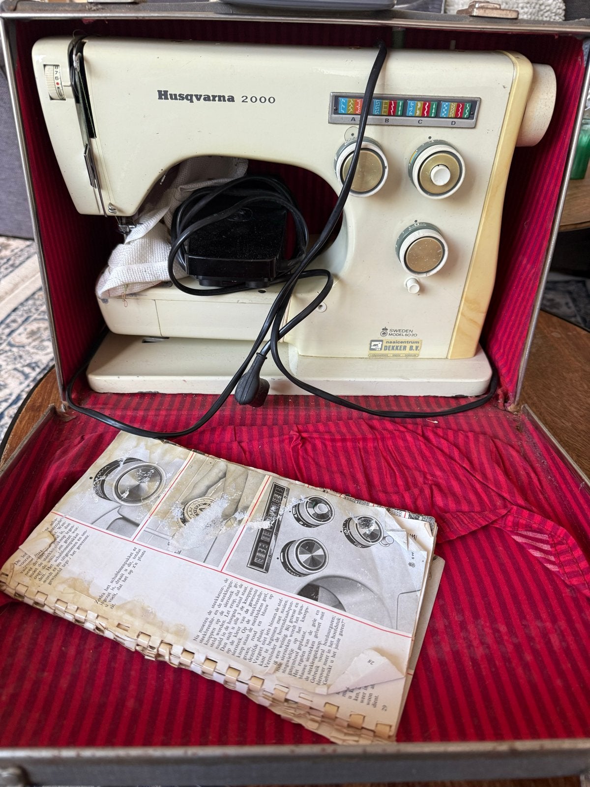 Husqvarna 2000 Naaimachine met koffer en handleiding, Ophalen, Gebruikt, Naaimachine, Husqvarna
