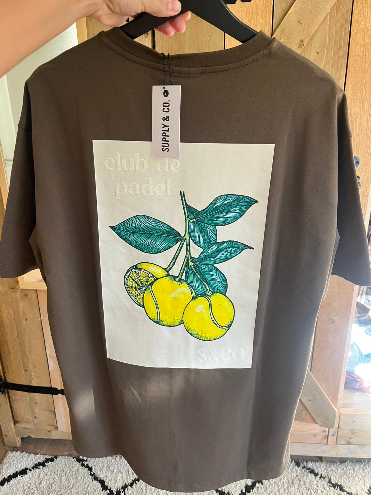 Shirt met print nieuw met kaartje maat L Supply & co, Ophalen of Verzenden, Nieuw, Maat 52/54 (L), Bruin