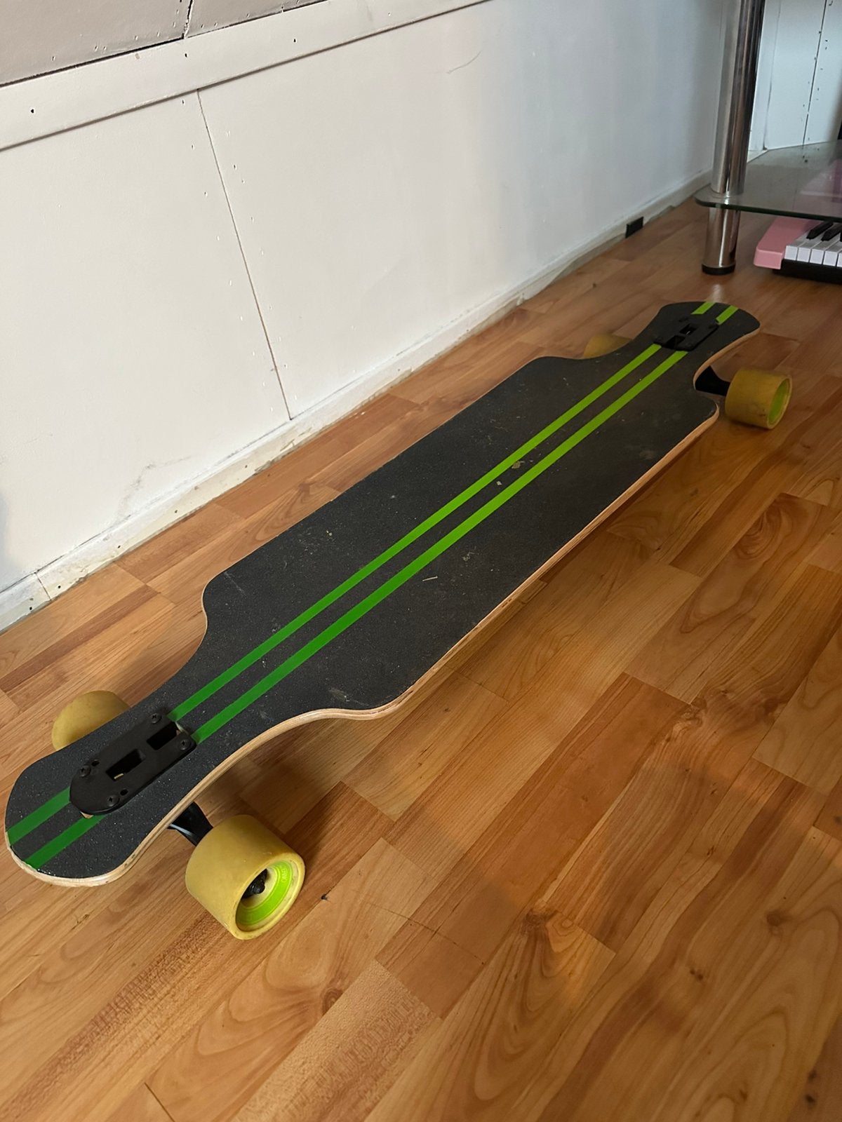 Saterno drop-through longboard | Goede trucks, Sport en Fitness, Skateboarden, Ophalen of Verzenden, Gebruikt, Longboard