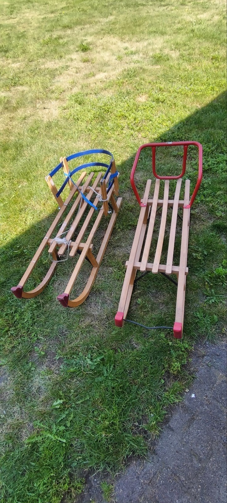 Twee houten sleeën., Ophalen, Gebruikt