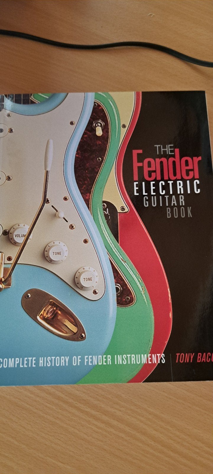The Fender Electric Guitar Book - Tony Bacon, Boeken, Ophalen of Verzenden, Zo goed als nieuw, Instrument, Tony Bacon