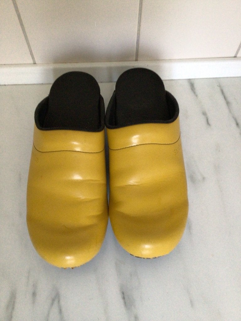 Sanita Klompen 39 Geel als nieuw, Kleding | Dames, Schoenen, Geel, Ophalen of Verzenden, Sneakers of Gympen, Zo goed als nieuw